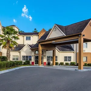 Hotel Red Roof Plus+ & Savannah - I-95