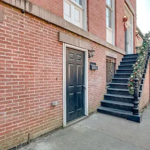 Apartment 4 Bedroom Beauty Steps From The River, Savannah
